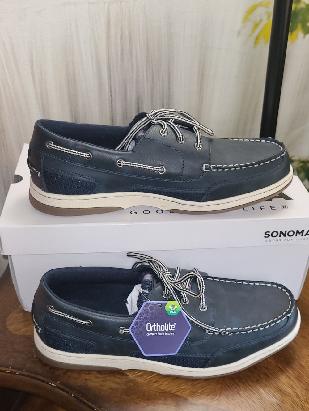 New in box! Sonoma Darcey Mens 10 Navy Faux Leather Lightweight Boat Shoes